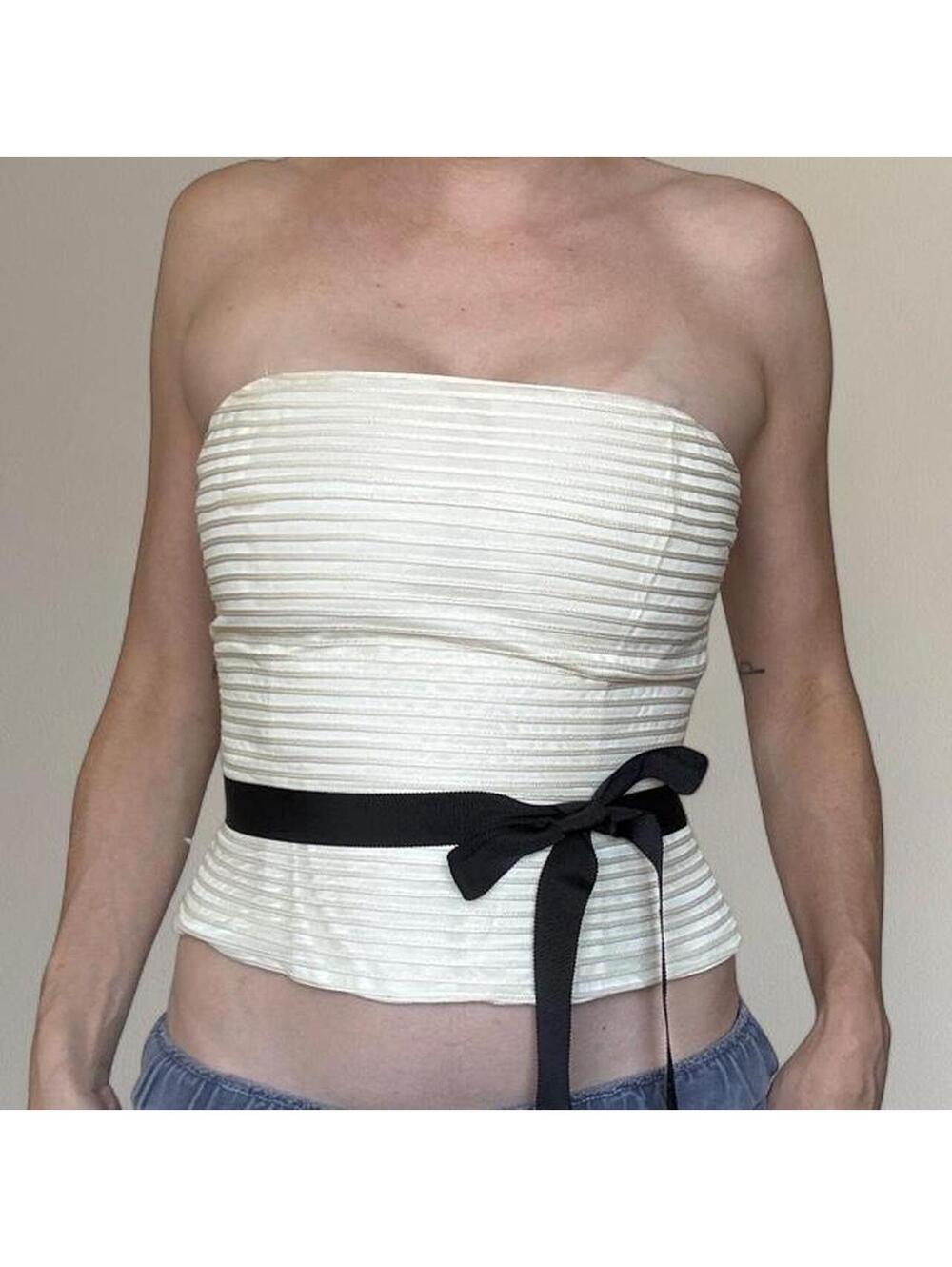90s 100% silk corset. Best fits size 4.